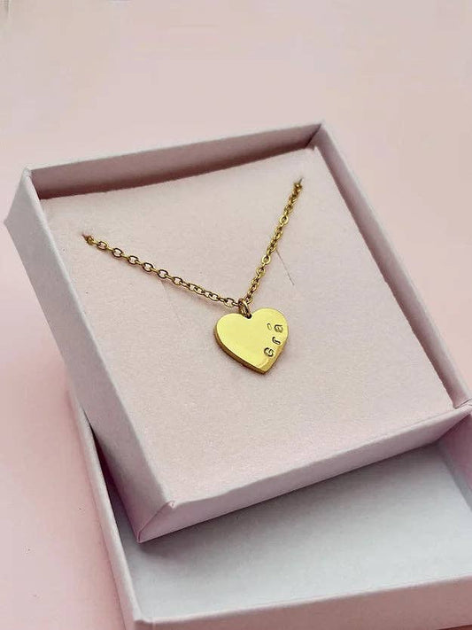 Grá Mini Heart Necklace: Cable Chain / Gold / Lower Case (Grá)