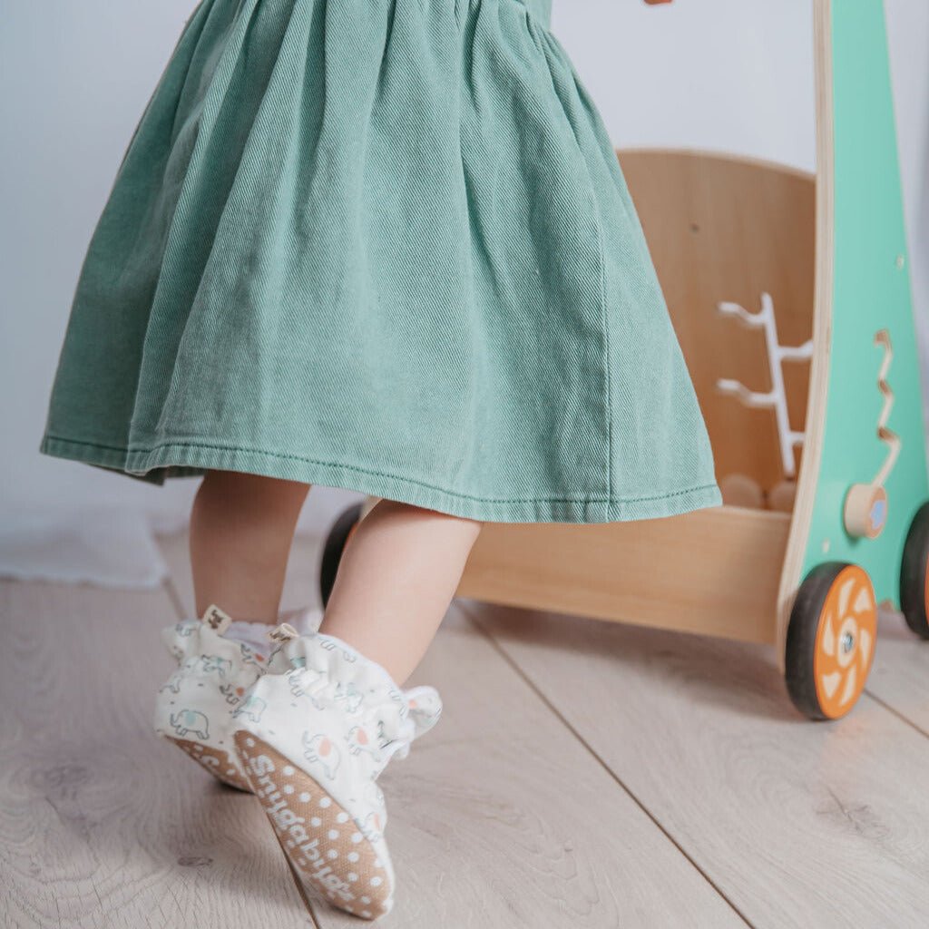 White Elephant Print - Baby Booties That Stay On with Non-Slip Soles | Snugabugz
