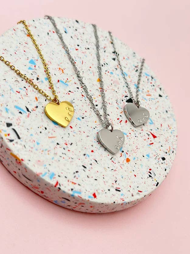 Grá Mini Heart Necklace: Cable Chain / Silver / Lower Case (Grá)